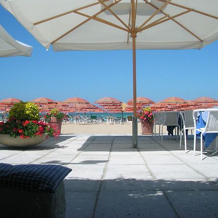 Albergo Punta De L'Est Francavilla Al Mare Buitenkant foto
