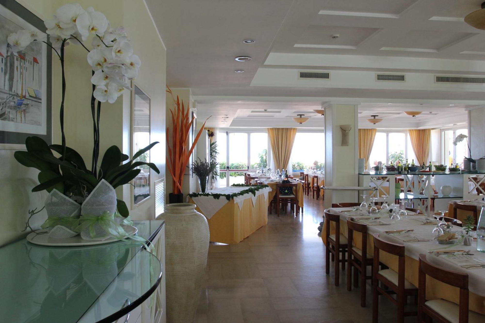 Albergo Punta De L'Est Francavilla Al Mare Buitenkant foto