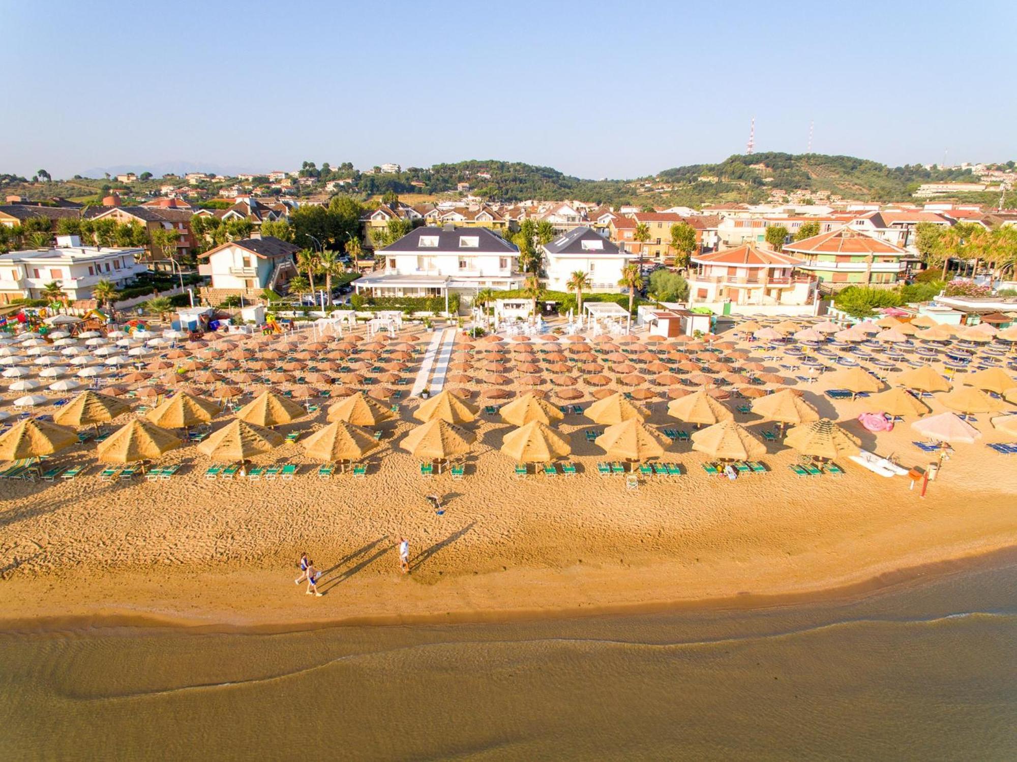Albergo Punta De L'Est Francavilla Al Mare Buitenkant foto